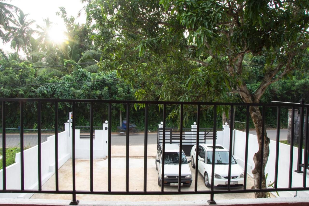 Sanmi Airport Resort Katunayaka Bagian luar foto