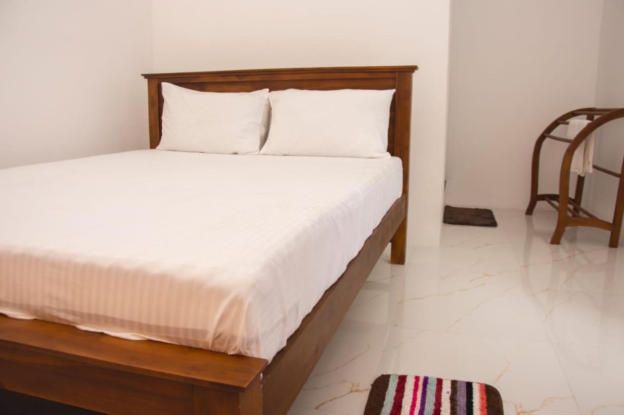 Sanmi Airport Resort Katunayaka Bagian luar foto