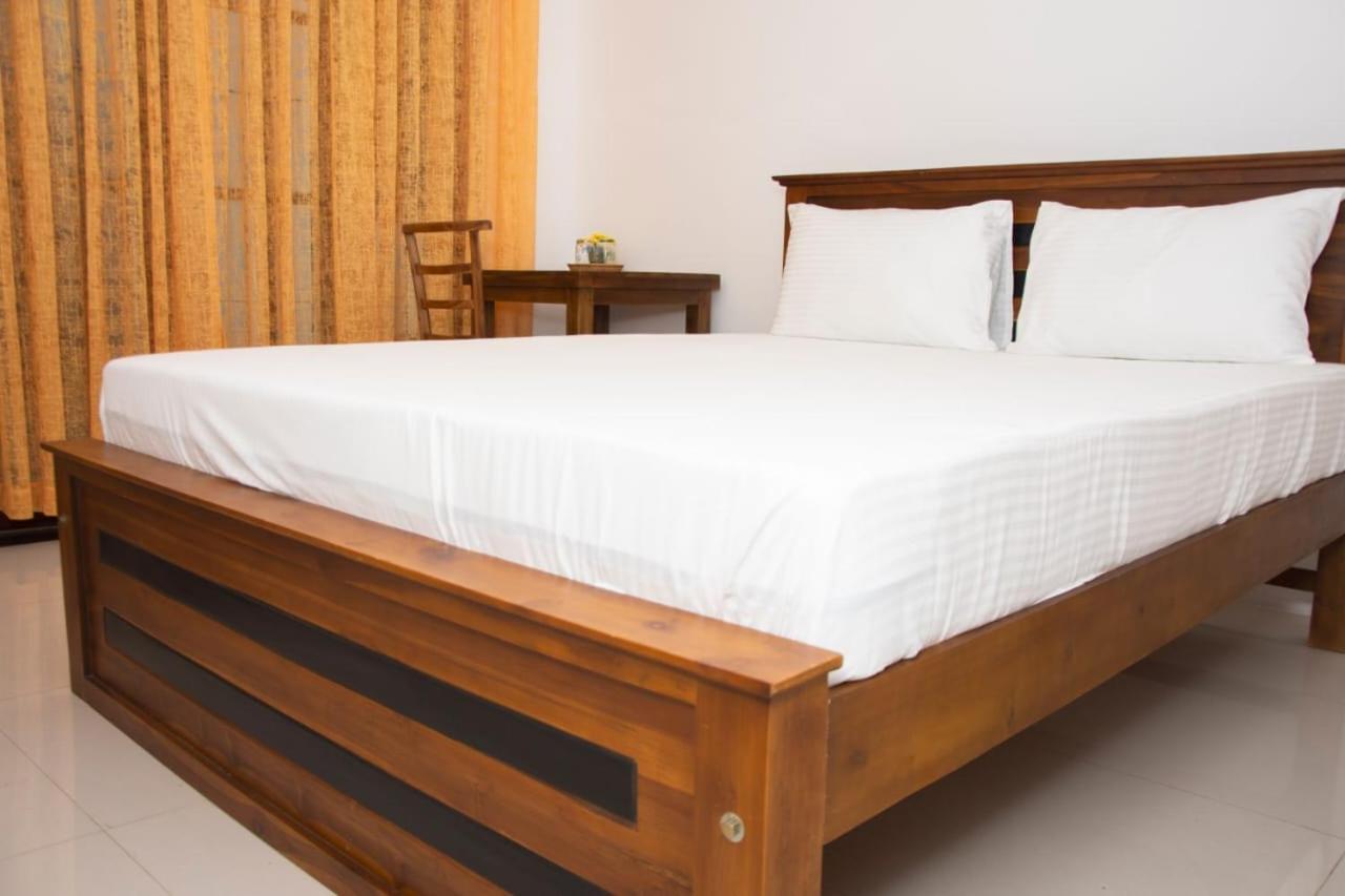 Sanmi Airport Resort Katunayaka Bagian luar foto