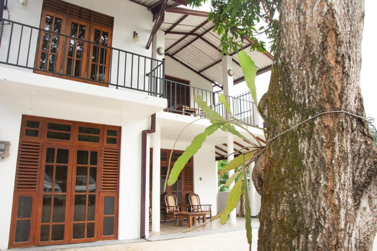 Sanmi Airport Resort Katunayaka Bagian luar foto