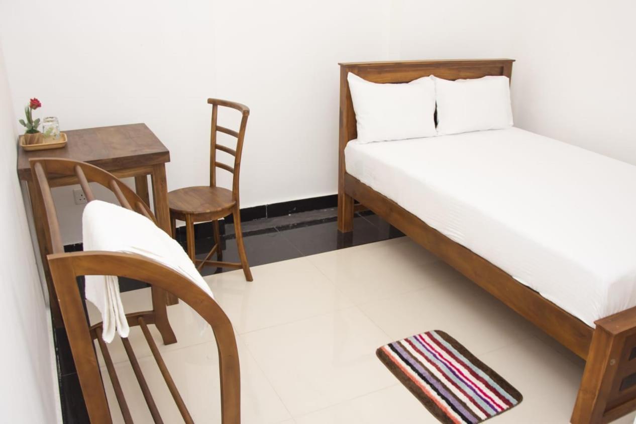 Sanmi Airport Resort Katunayaka Bagian luar foto