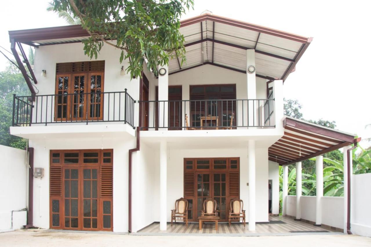 Sanmi Airport Resort Katunayaka Bagian luar foto
