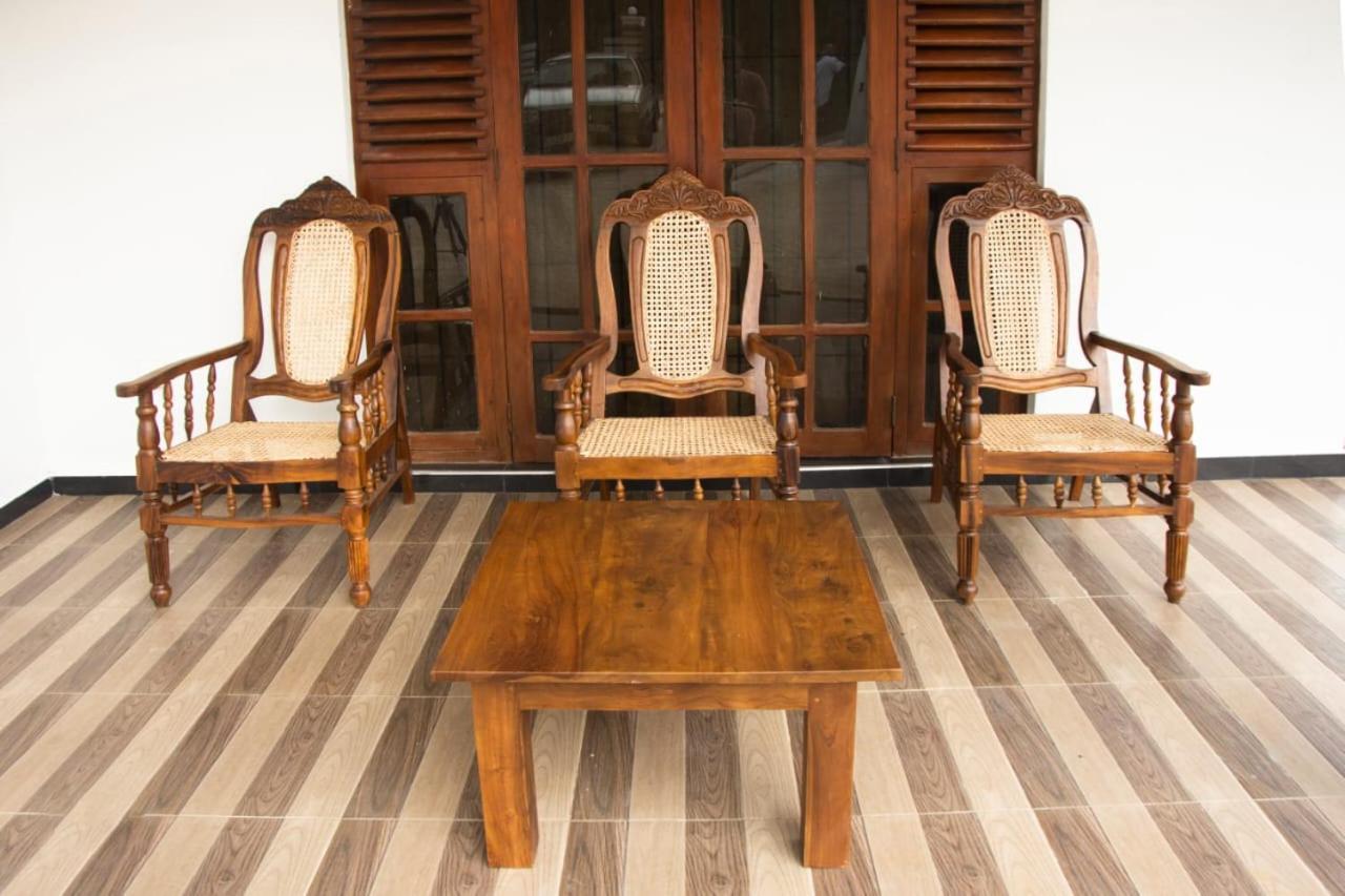 Sanmi Airport Resort Katunayaka Bagian luar foto