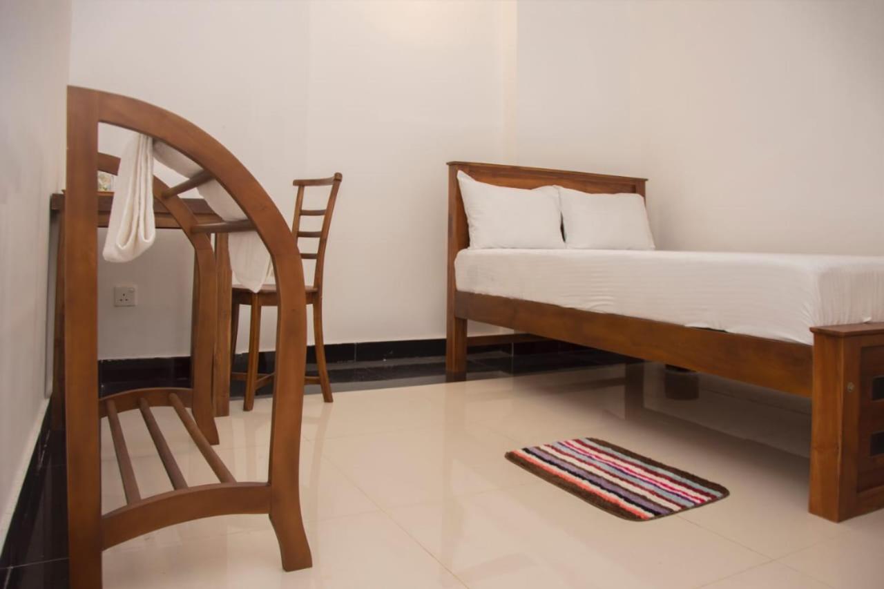 Sanmi Airport Resort Katunayaka Bagian luar foto