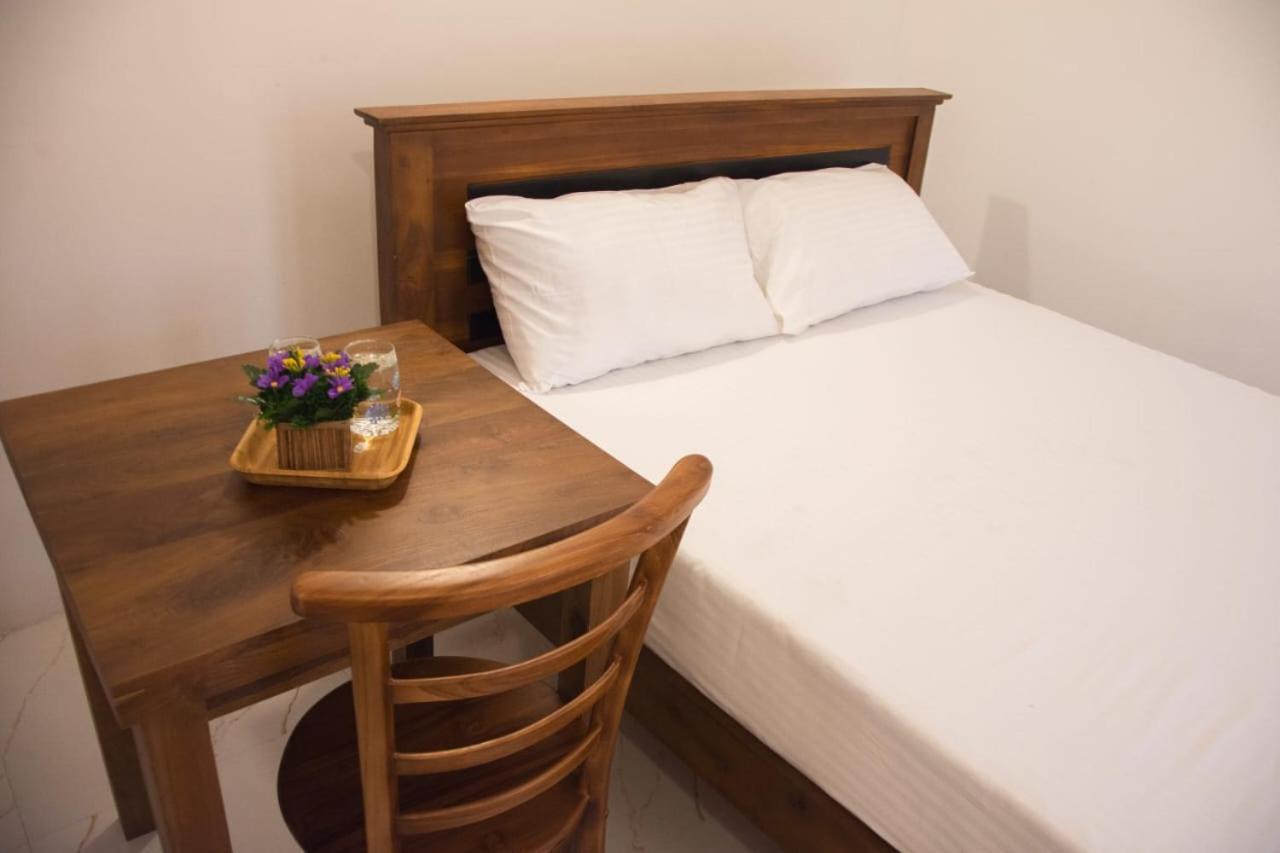 Sanmi Airport Resort Katunayaka Bagian luar foto