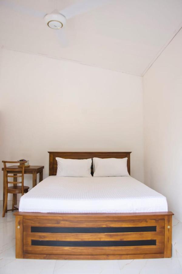Sanmi Airport Resort Katunayaka Bagian luar foto